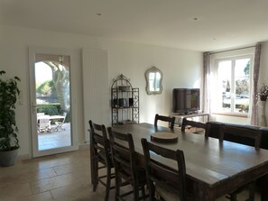 Dining - Country house with a pool in Saint-Rémy-de-Provence, sleeps 8 (Saint-Rémy-De-Provence)