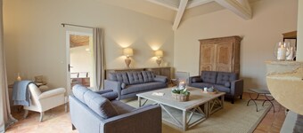 Beautiful village house in Goult