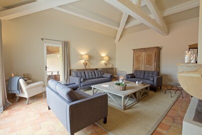 Beautiful village house in Goult