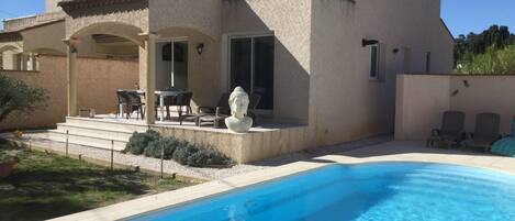 Piscina externa, piscina aquecida