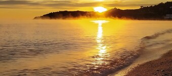 New villa in quiet enclosed area superbly equipped private heated pool 5km beach