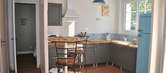 HUS MED HAGE AV LOIRE