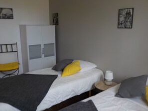 3 bedrooms, iron/ironing board, free WiFi, wheelchair access - HOUSE WITH GARDEN BY THE LOIRE (Menars)