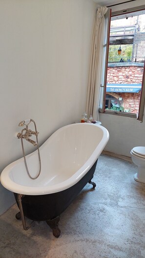 Bathtub, hair dryer, towels, soap