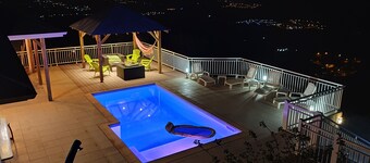 Mellom sjø og himmel F4 for familie eller par med diamantbasseng