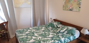 3 bedrooms, desk, iron/ironing board, travel cot