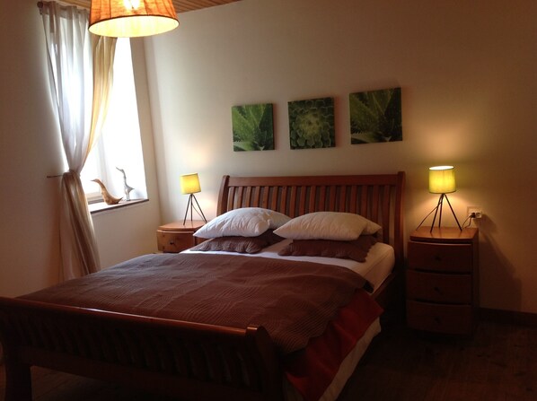 4 عدّة غرف نوم ومكواة/لوح كي وواي فاي