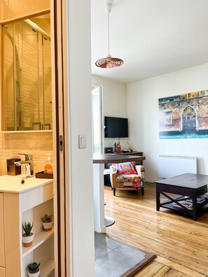 Interior - Elegant Havre de Paix in Montparnasse - Rare calm, Village-Metro area 2 min (Paris)