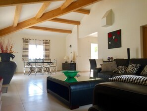 Smart TV, DVD player, books, music library - Modern Villa With Heated Pool - Saint Florent - (Saint-Florent)