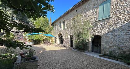 Grande maison familiale de caractĂšre, sud de la France.
+ studio indépendant