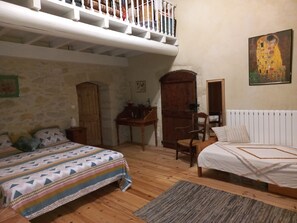 4 slaapkamers, een strijkplank/strijkijzer, gratis wifi, beddengoed