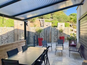 Outdoor dining - Charming, contemporary and comfortable villa with swimming pool. (Sainte-Maxime)