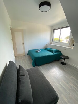 4 bedrooms, iron/ironing board, travel crib, free WiFi