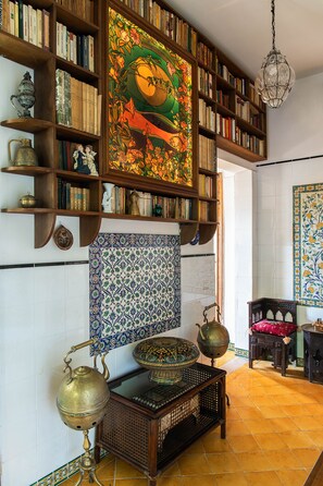 Interior - Amazing villa in gardens Center Piazza Popolo / Spagna (Rome)