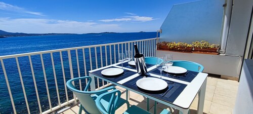 Ruhiges Apartment mit Meerblick an der Corniche des Baux