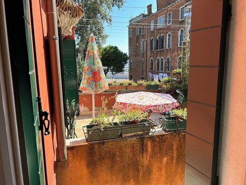 Amazing, terrace great view and sunny in Castello authentic venetian area