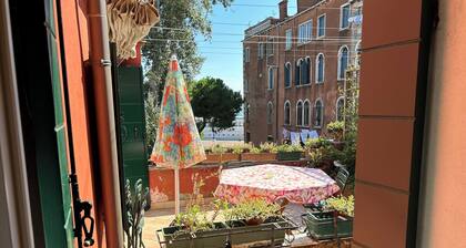 Amazing, terrace great view and sunny in Castello authentic venetian area