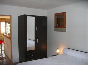 2 sovrum, strykjärn/strykbräda, wi-fi och sängkläder