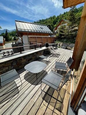 Terrace/patio - 4-star chalet - Sleeps 13 - South-facing with view over Col du Galibier (Valloire)
