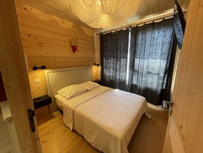 5 slaapkamers, een strijkplank/strijkijzer, gratis wifi, beddengoed