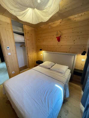 5 habitaciones, tabla de planchar con plancha y wifi gratis 