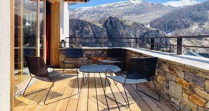 4-star chalet - Sleeps 13 - South-facing with view over Col du Galibier