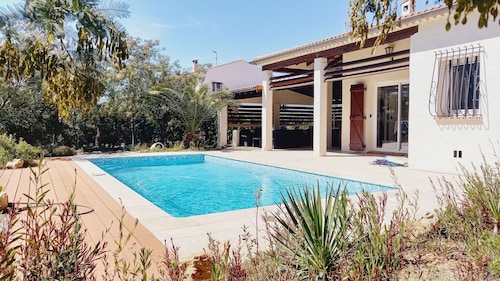 villa avec piscine sans vis à vis  proche golfe de Saint-Tropez