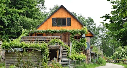 1840 house in the heart of nature, a haven of peace ideal for groups or families