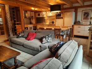 Televisio, takka, DVD-soitin