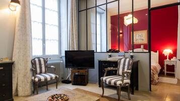 1 chambre, bureau, chambres insonorisées, fer et planche à repasser