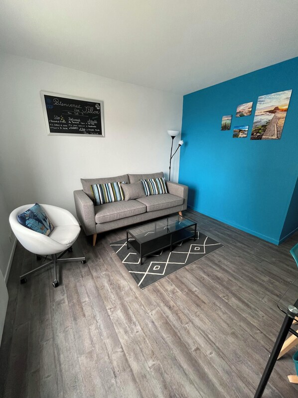 Fernseher, DVD-Player, Stereoanlage