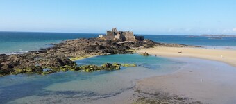 Plage du Sillon, T2, Secure & private parking, internet, Holiday room