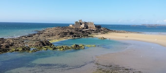 Plage du Sillon, T2, Secure & private parking, internet, Holiday room
