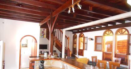 Vancances pittoresques au bord de mer dans un petit village de pĂȘcheurs