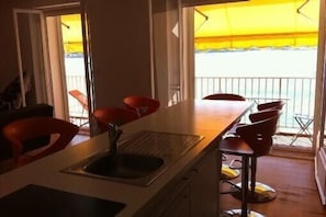 Dining - Breathtaking sea view 1st ocean line - Contemporary decor (Saint-Jean-De-Luz)