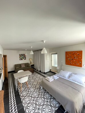 4 bedrooms, desk, iron/ironing board, free WiFi