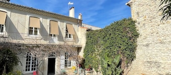 TOWNHOUSE WITH SWIMMINGPOOL - Country living in the city