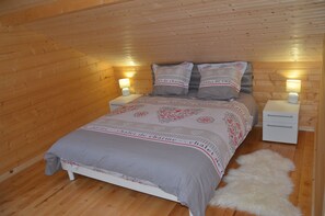 3 bedrooms, iron/ironing board, free WiFi, bed sheets - CHALET DU P'TIT MACHIN spa and Sauna near Gérardmer La Bresse (Anould)