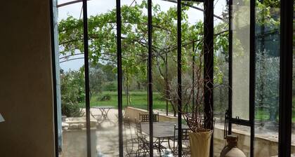 “Maison Mas”, hacienda en Provenza, en un ambiente que el brindará privacidad, en L'Isle-sur-la-Sorgue