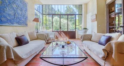 Farmhouse in Provence, farmhouse, private in a 7 hectares park, heated pool