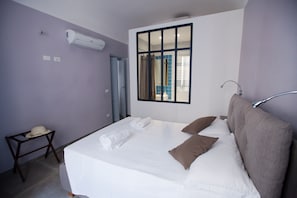 2 bedrooms, iron/ironing board, travel crib, free WiFi - Historic center: new, modern and quiet near the Colosseum, Forum ... (Roma)
