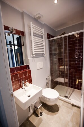 Shower, hair dryer, towels - Historic center: new, modern and quiet near the Colosseum, Forum ... (Roma)