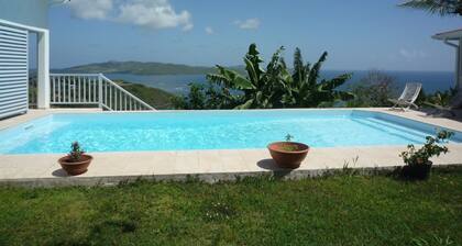 Petite maison meublée avec piscine Le Robert Martinique