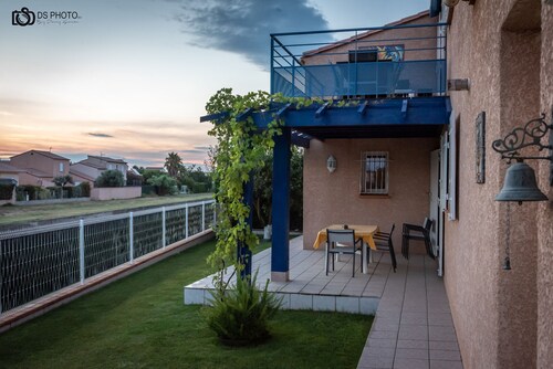 Brand-new, well-located T4 apartment with air-conditioning and swimming pool.