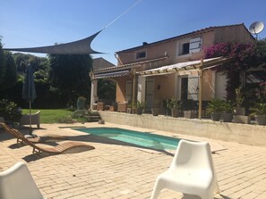 Outdoor pool - Villa Valbonne, quiet, south facing, not overlooked with a glimpse of the sea. (Valbonne)