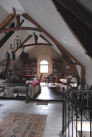 Interior - Prieuré de Rochefort: a haven of peace at the edge of the forests of Picardie (Berneuil-Sur-Aisne)