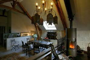 Dining - Prieuré de Rochefort: a haven of peace at the edge of the forests of Picardie (Berneuil-Sur-Aisne)