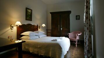 4 bedrooms, iron/ironing board, travel crib, WiFi