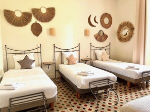 7 bedrooms, desk, iron/ironing board, travel crib - In the Mas des Pampres, Provence is at your fingertips (Cabannes)