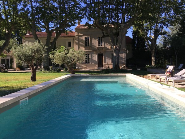 Outdoor pool, a heated pool - In the Mas des Pampres, Provence is at your fingertips (Cabannes)